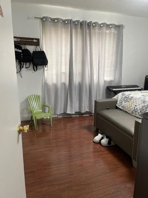 For Sale: $450,000 (2 beds, 1 baths, 1110 Square Feet)