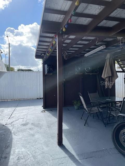 For Sale: $450,000 (2 beds, 1 baths, 1110 Square Feet)