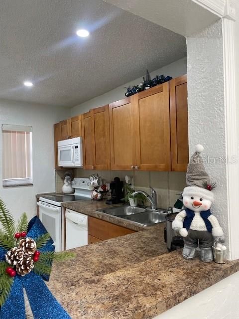 For Sale: $450,000 (2 beds, 1 baths, 1110 Square Feet)