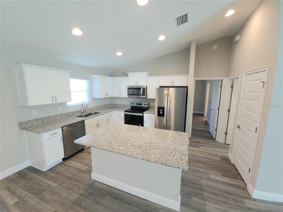 出租: $1,725 (3 贝兹, 2 浴室, 1453 平方英尺)