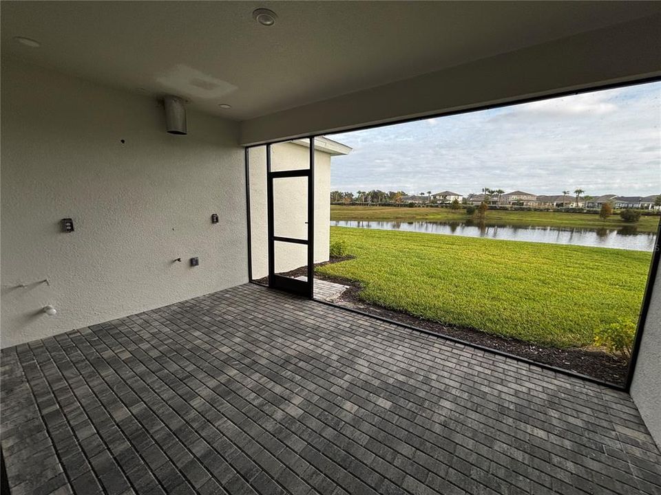 En Venta: $719,000 (3 camas, 3 baños, 2261 Pies cuadrados)