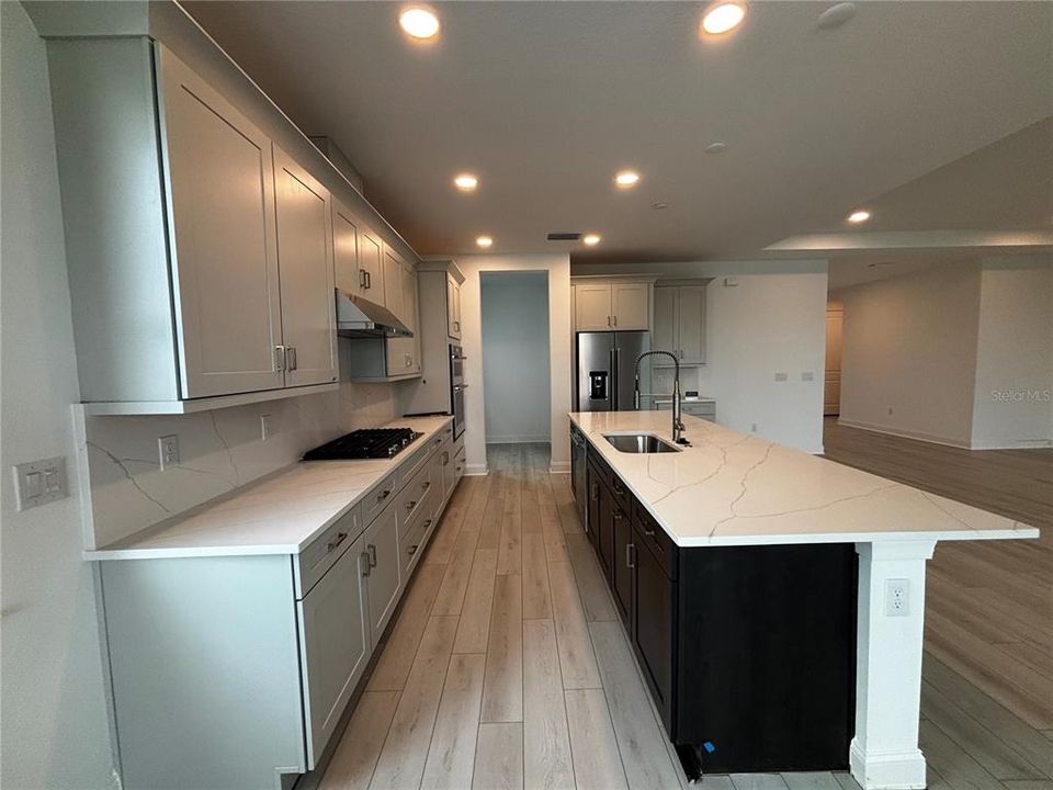 En Venta: $719,000 (3 camas, 3 baños, 2261 Pies cuadrados)