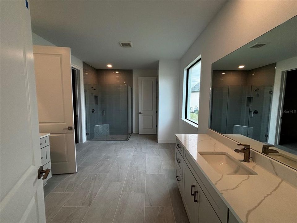 En Venta: $719,000 (3 camas, 3 baños, 2261 Pies cuadrados)