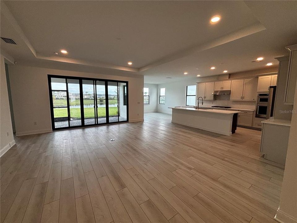 En Venta: $719,000 (3 camas, 3 baños, 2261 Pies cuadrados)