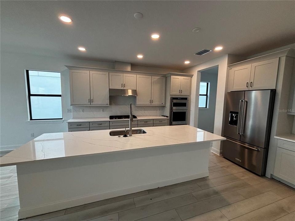 En Venta: $719,000 (3 camas, 3 baños, 2261 Pies cuadrados)