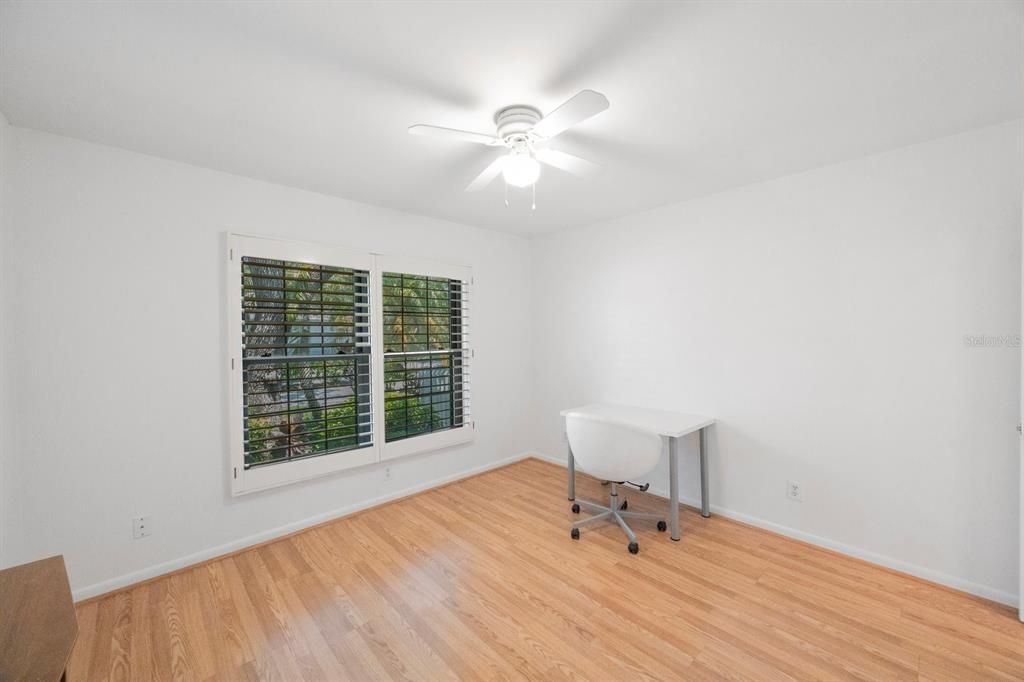 На продажу: $349,000 (2 спален, 2 ванн, 1255 Квадратных фут)