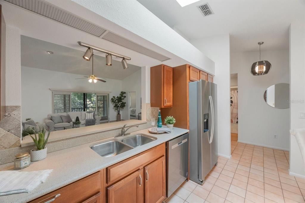 На продажу: $349,000 (2 спален, 2 ванн, 1255 Квадратных фут)