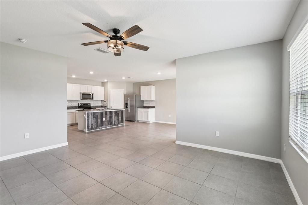 待售: $398,000 (4 贝兹, 2 浴室, 1846 平方英尺)