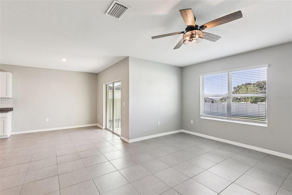 待售: $398,000 (4 贝兹, 2 浴室, 1846 平方英尺)