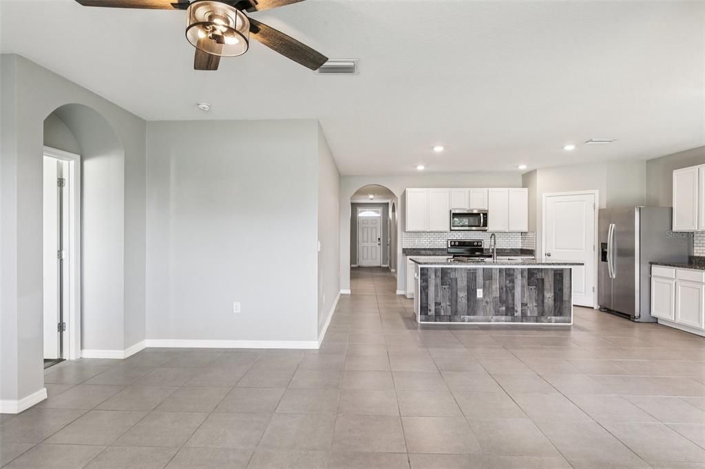 待售: $398,000 (4 贝兹, 2 浴室, 1846 平方英尺)