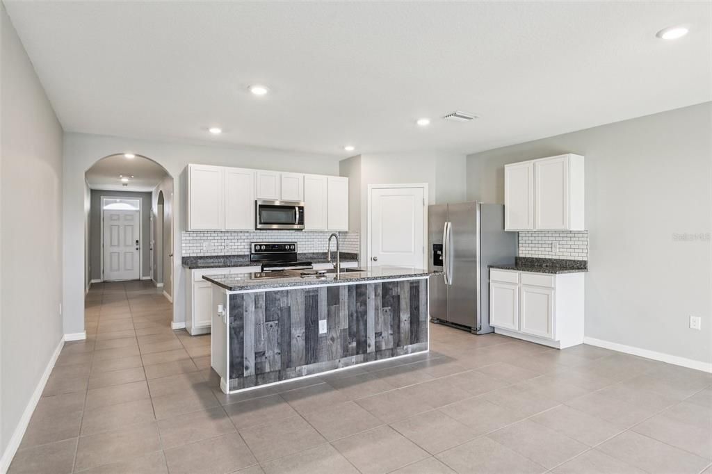 待售: $398,000 (4 贝兹, 2 浴室, 1846 平方英尺)