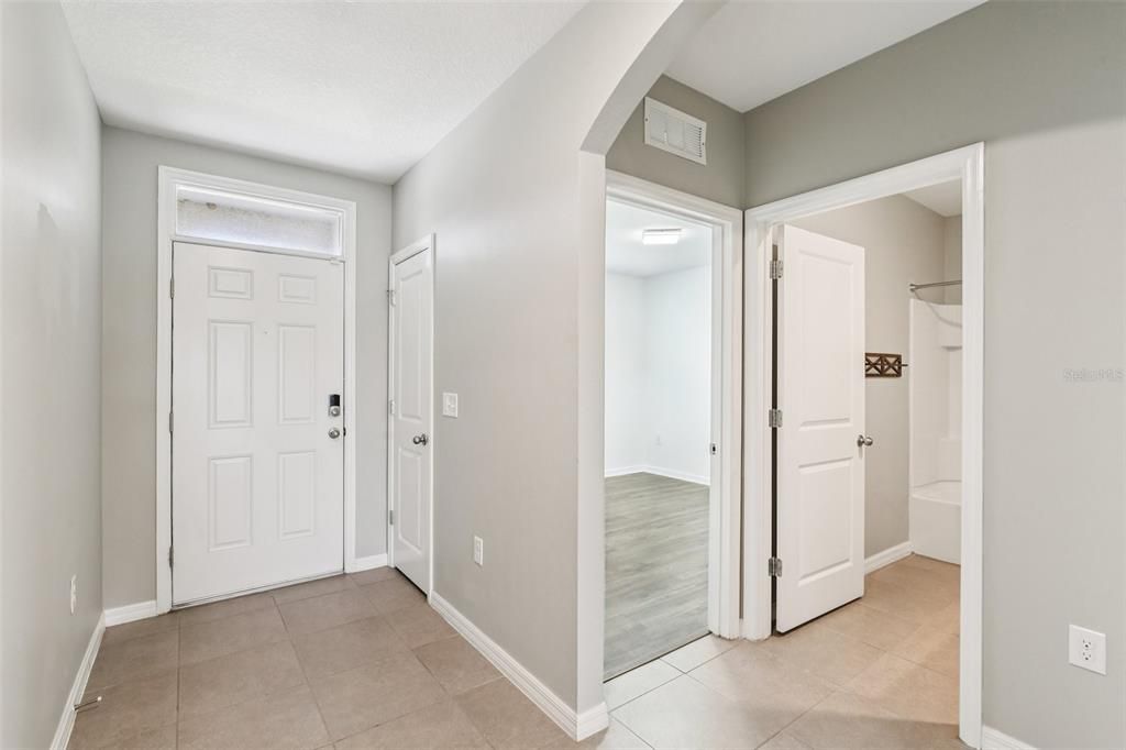 待售: $398,000 (4 贝兹, 2 浴室, 1846 平方英尺)