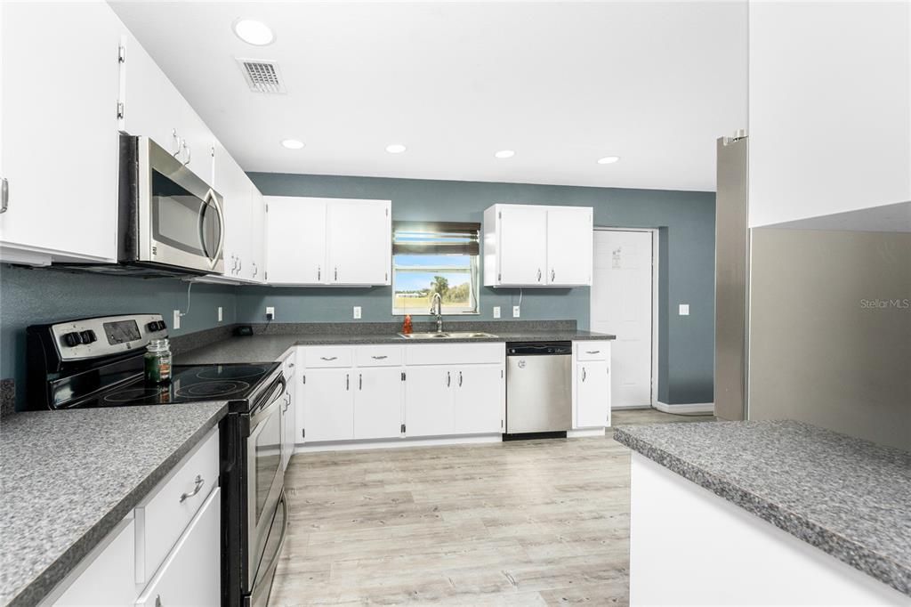 待售: $319,900 (3 贝兹, 2 浴室, 1400 平方英尺)