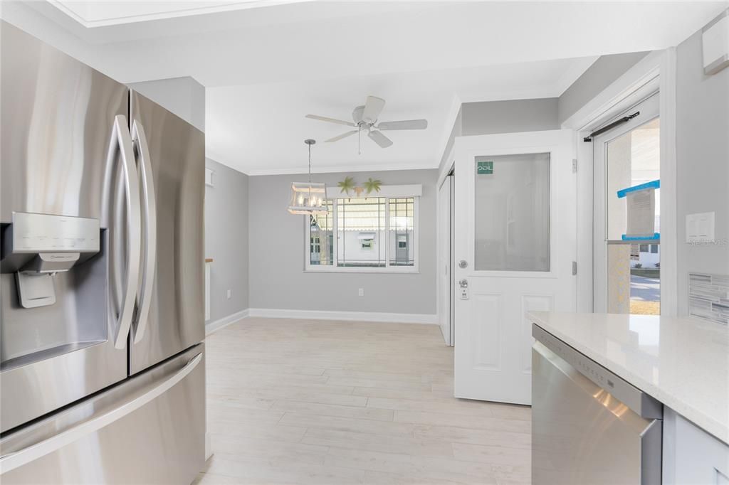 На продажу: $359,900 (2 спален, 2 ванн, 1068 Квадратных фут)