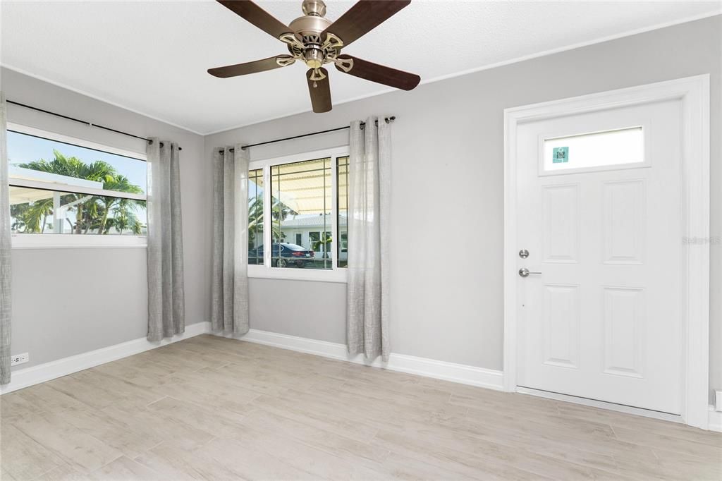 На продажу: $359,900 (2 спален, 2 ванн, 1068 Квадратных фут)