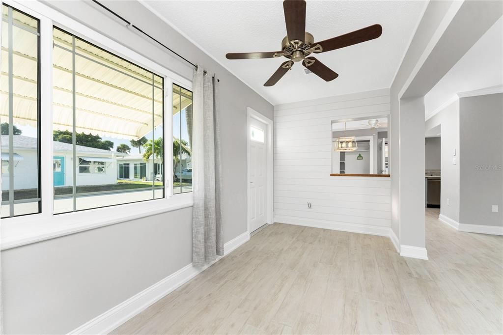 На продажу: $359,900 (2 спален, 2 ванн, 1068 Квадратных фут)