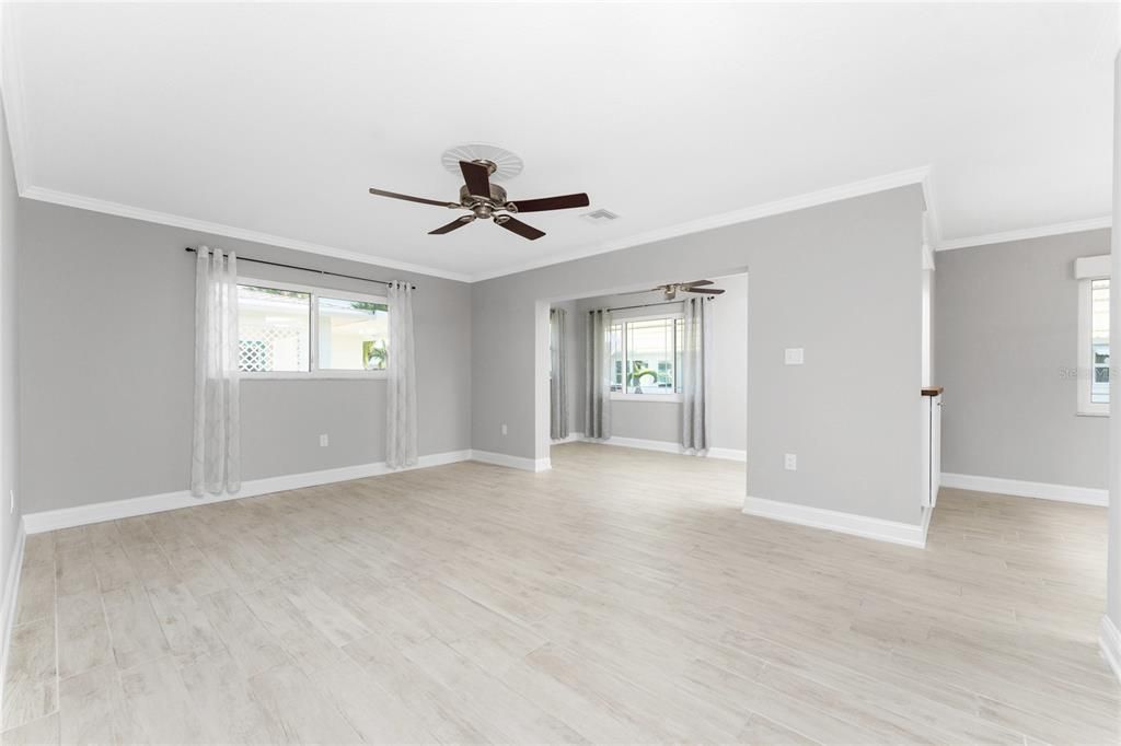 На продажу: $359,900 (2 спален, 2 ванн, 1068 Квадратных фут)