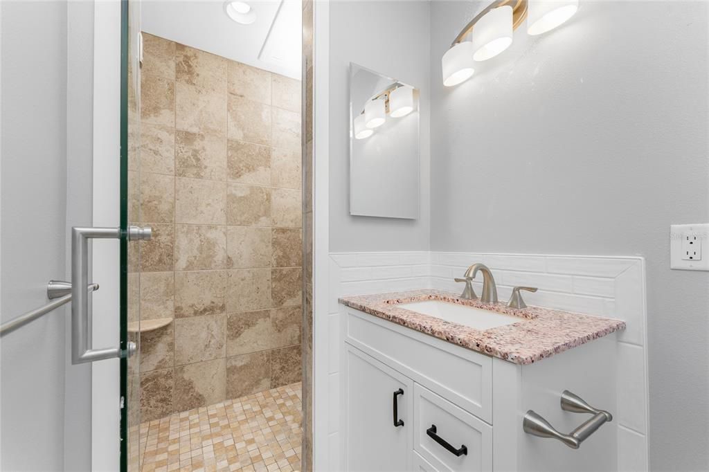 На продажу: $359,900 (2 спален, 2 ванн, 1068 Квадратных фут)