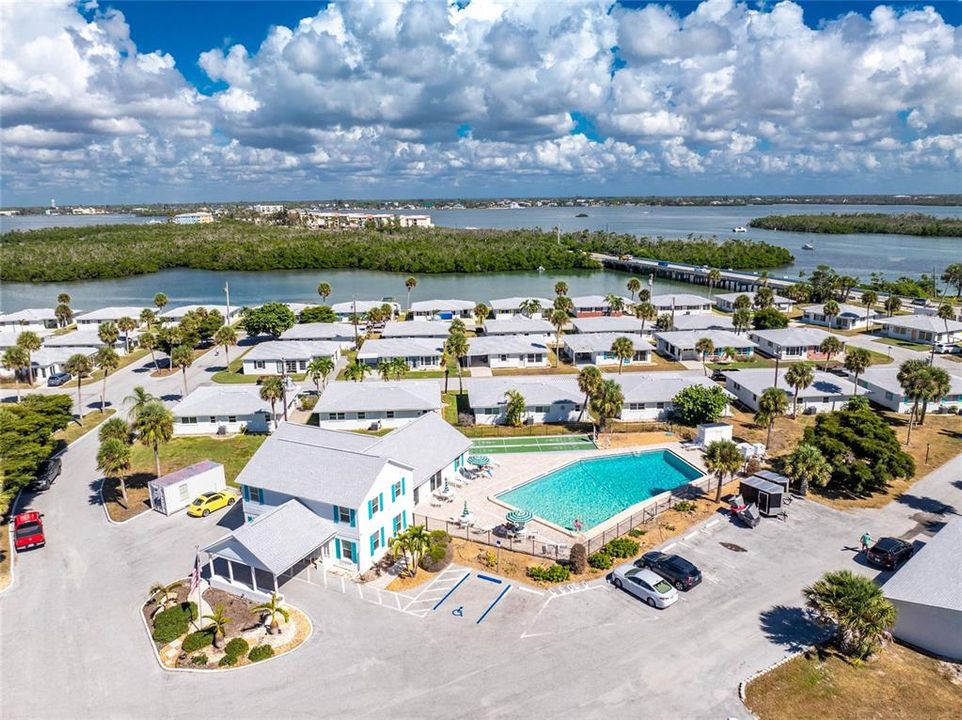 На продажу: $359,900 (2 спален, 2 ванн, 1068 Квадратных фут)