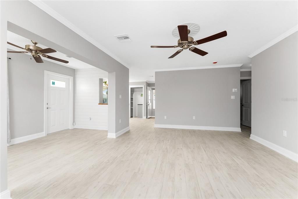 На продажу: $359,900 (2 спален, 2 ванн, 1068 Квадратных фут)