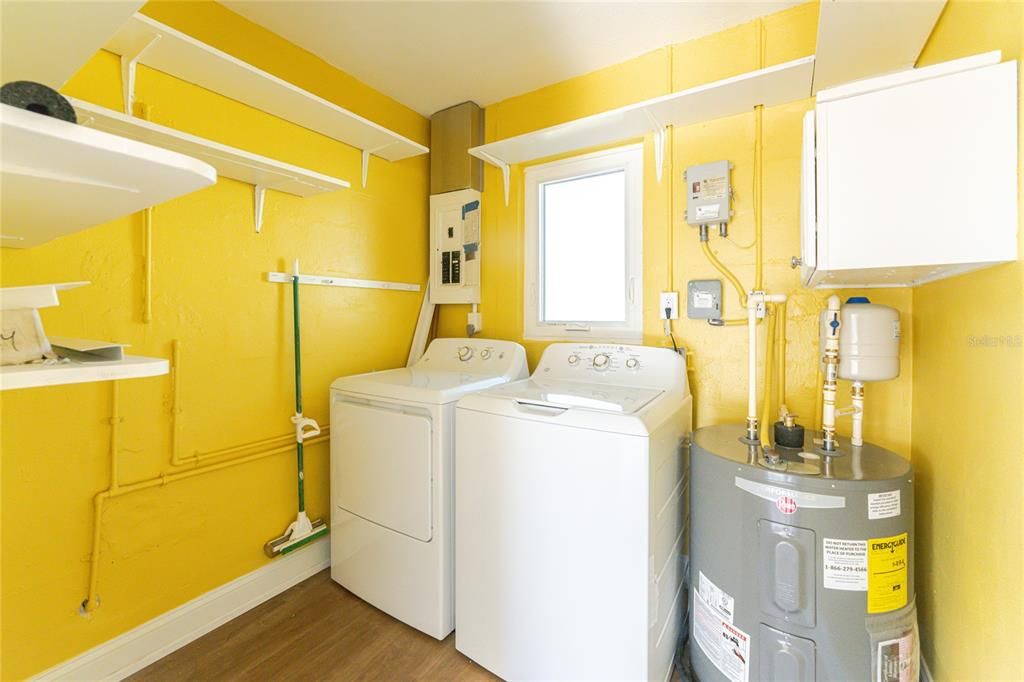 На продажу: $359,900 (2 спален, 2 ванн, 1068 Квадратных фут)