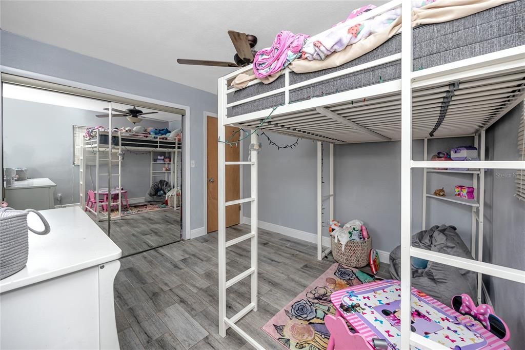 待售: $340,000 (2 贝兹, 1 浴室, 1096 平方英尺)