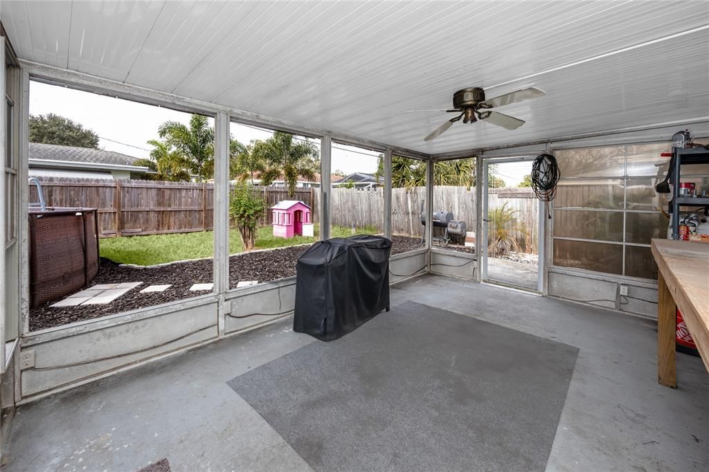 待售: $340,000 (2 贝兹, 1 浴室, 1096 平方英尺)