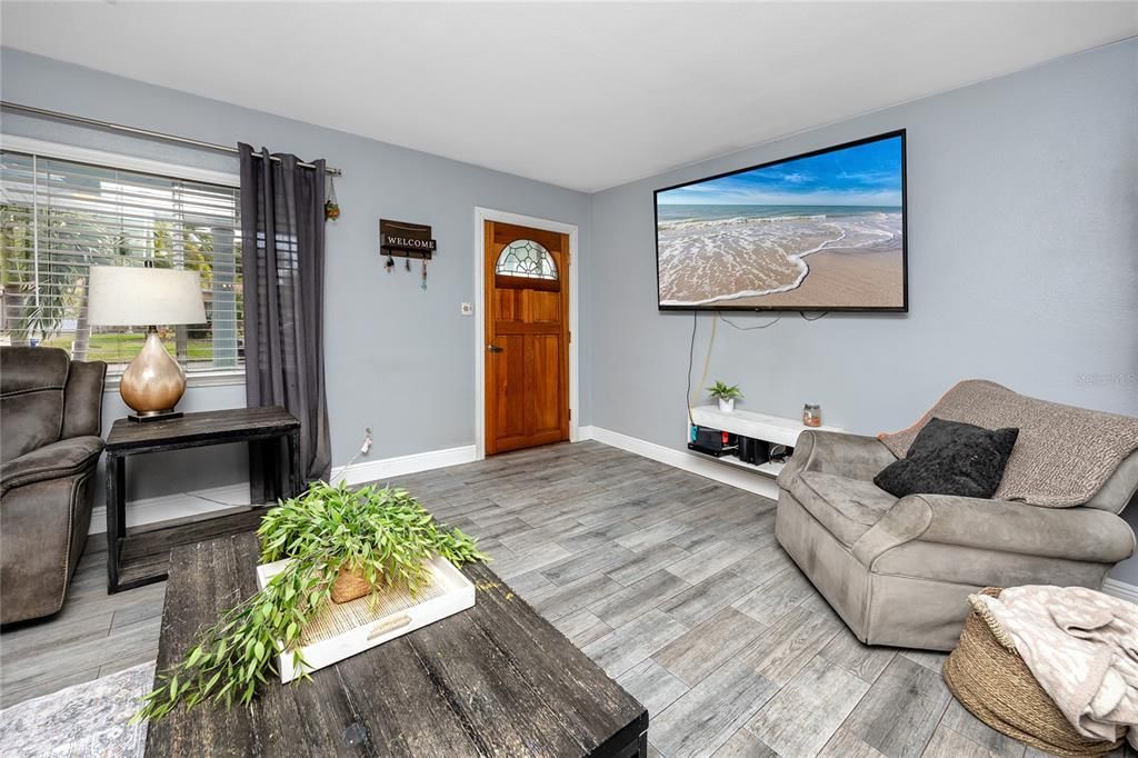 待售: $340,000 (2 贝兹, 1 浴室, 1096 平方英尺)