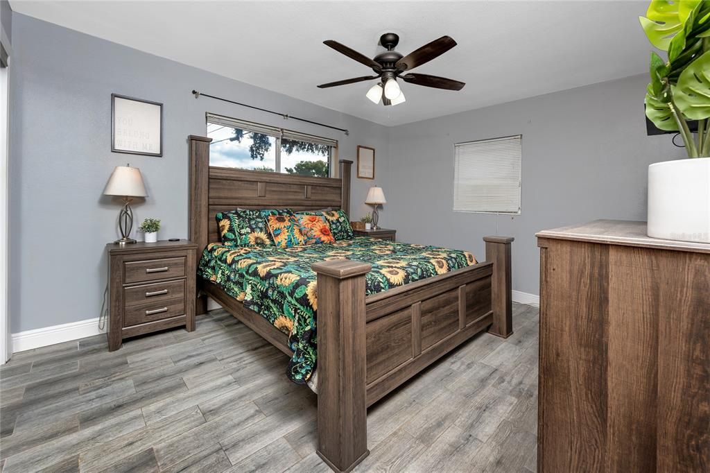 待售: $340,000 (2 贝兹, 1 浴室, 1096 平方英尺)