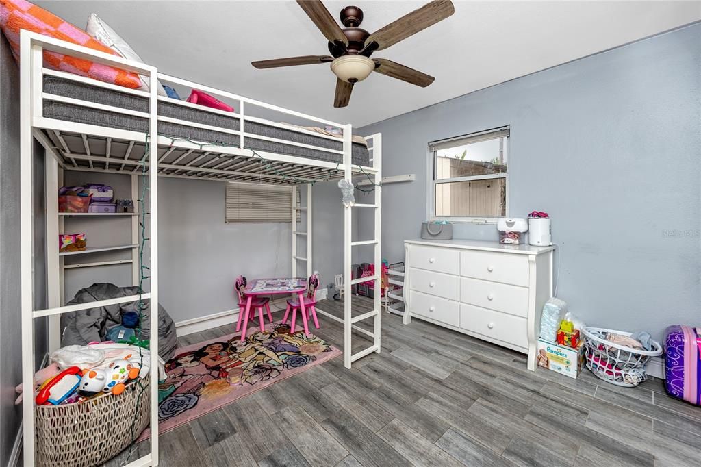 待售: $340,000 (2 贝兹, 1 浴室, 1096 平方英尺)