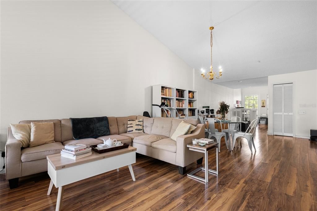 For Sale: $299,999 (3 beds, 2 baths, 1764 Square Feet)