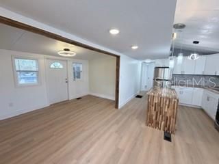 For Rent: $1,300 (2 beds, 1 baths, 396 Square Feet)