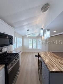 For Rent: $1,300 (2 beds, 1 baths, 396 Square Feet)