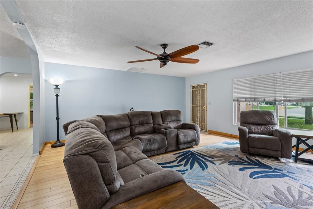 待售: $399,000 (3 贝兹, 2 浴室, 1870 平方英尺)