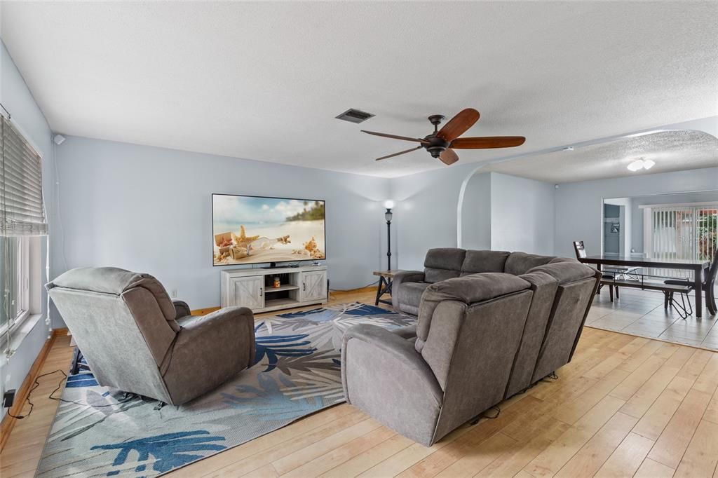 待售: $399,000 (3 贝兹, 2 浴室, 1870 平方英尺)