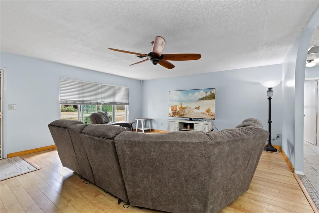 待售: $399,000 (3 贝兹, 2 浴室, 1870 平方英尺)