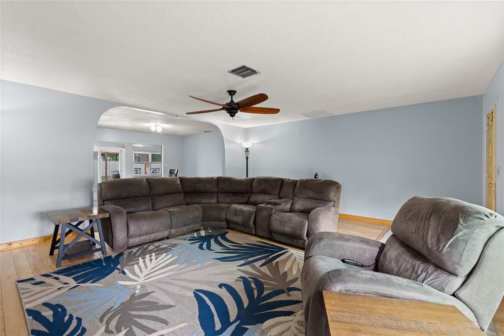 待售: $399,000 (3 贝兹, 2 浴室, 1870 平方英尺)