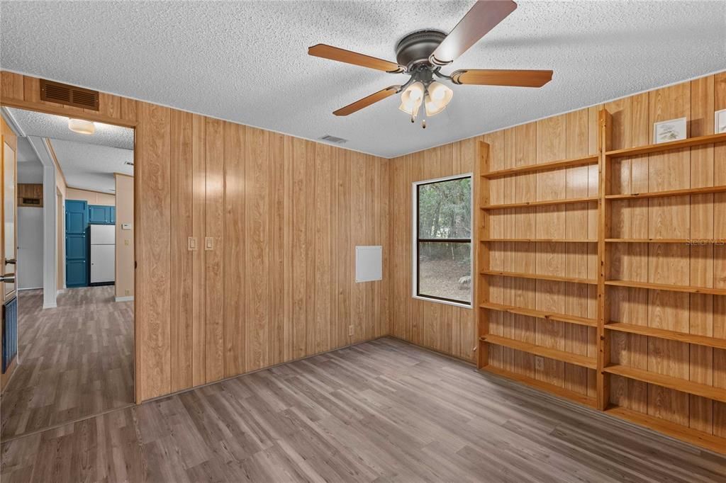 For Sale: $230,000 (3 beds, 2 baths, 1404 Square Feet)