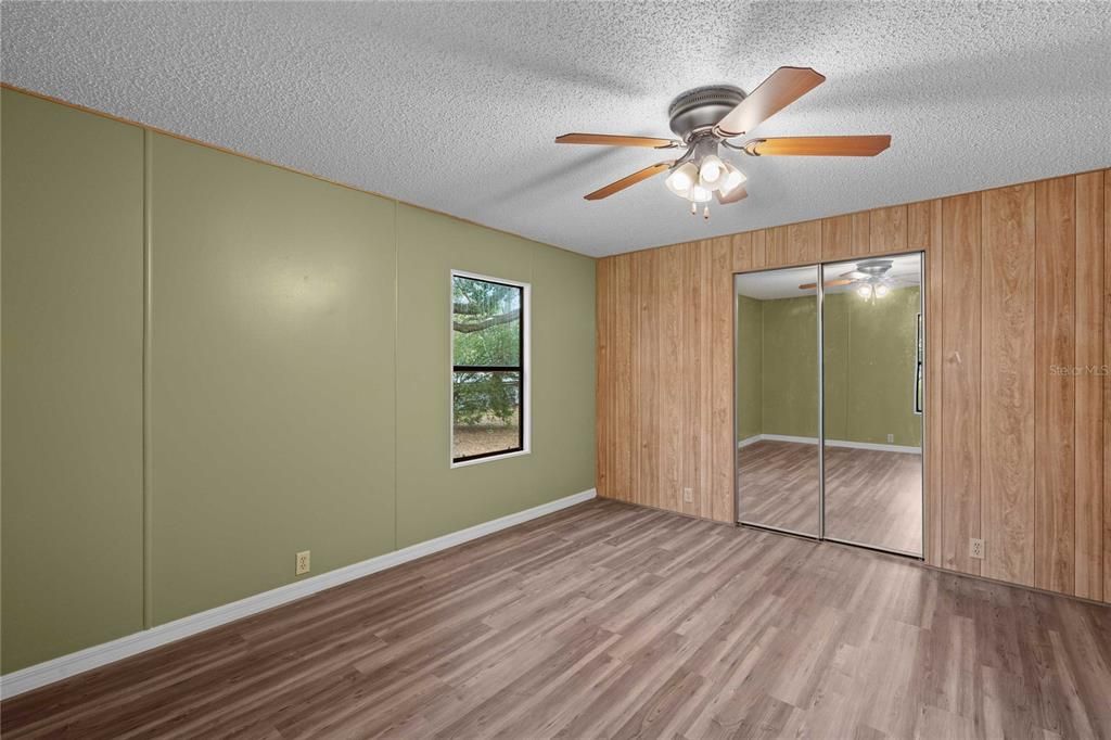 For Sale: $230,000 (3 beds, 2 baths, 1404 Square Feet)