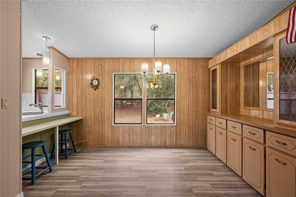 For Sale: $230,000 (3 beds, 2 baths, 1404 Square Feet)