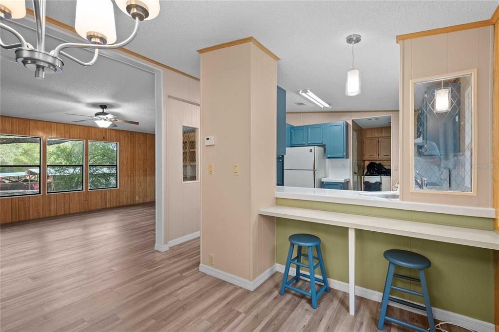 For Sale: $230,000 (3 beds, 2 baths, 1404 Square Feet)