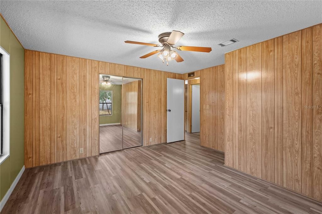 For Sale: $230,000 (3 beds, 2 baths, 1404 Square Feet)