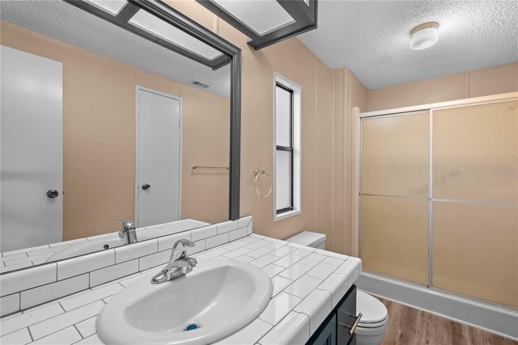 For Sale: $230,000 (3 beds, 2 baths, 1404 Square Feet)