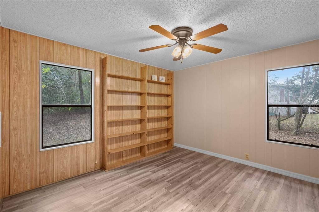 For Sale: $230,000 (3 beds, 2 baths, 1404 Square Feet)