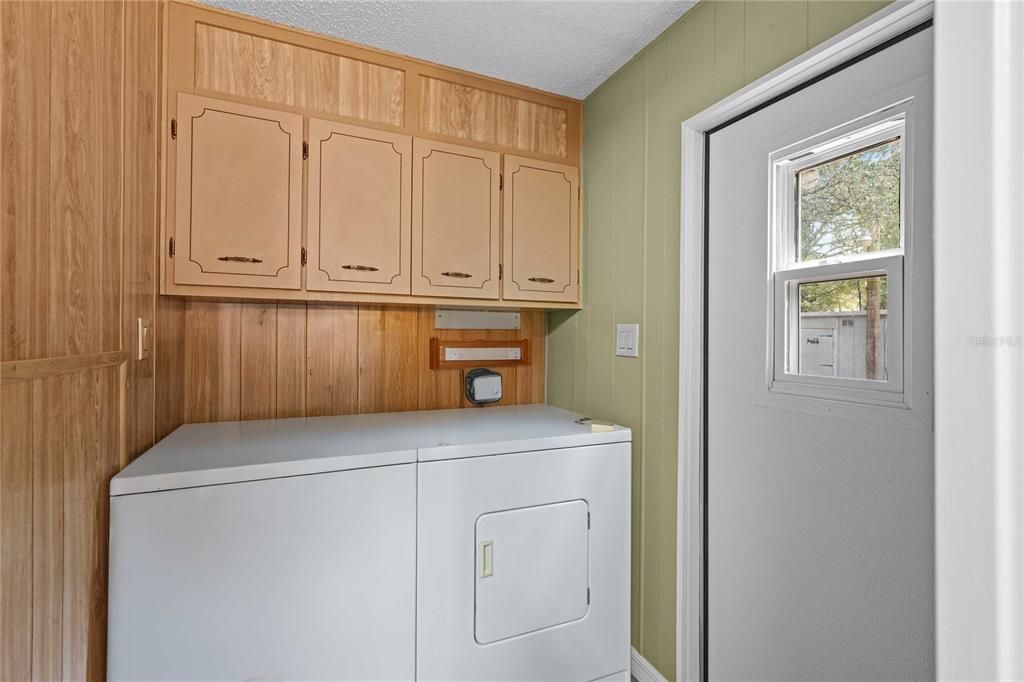 For Sale: $230,000 (3 beds, 2 baths, 1404 Square Feet)