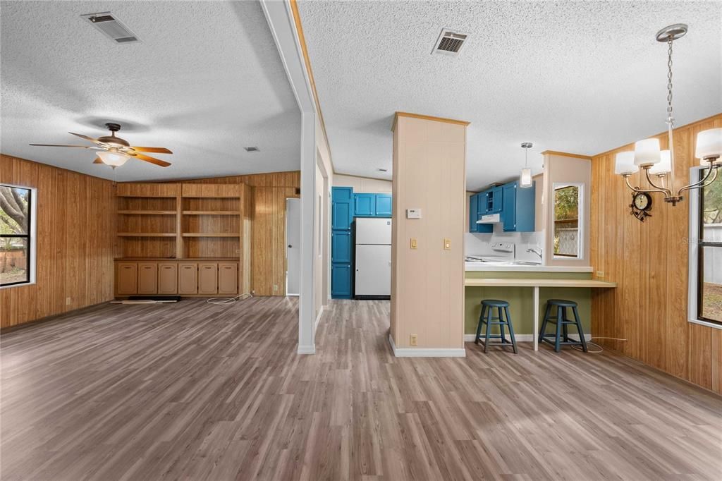 For Sale: $230,000 (3 beds, 2 baths, 1404 Square Feet)