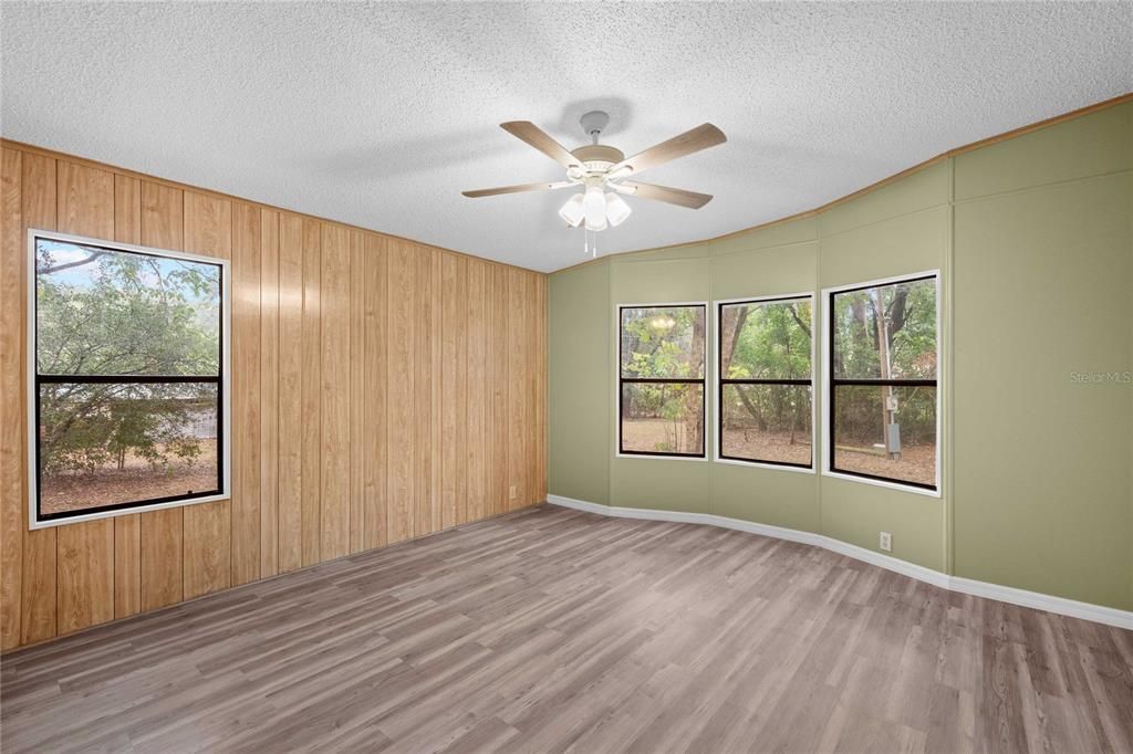 For Sale: $230,000 (3 beds, 2 baths, 1404 Square Feet)