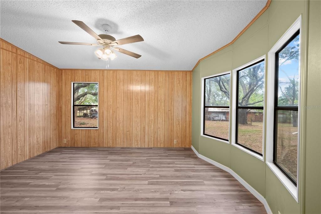 For Sale: $230,000 (3 beds, 2 baths, 1404 Square Feet)