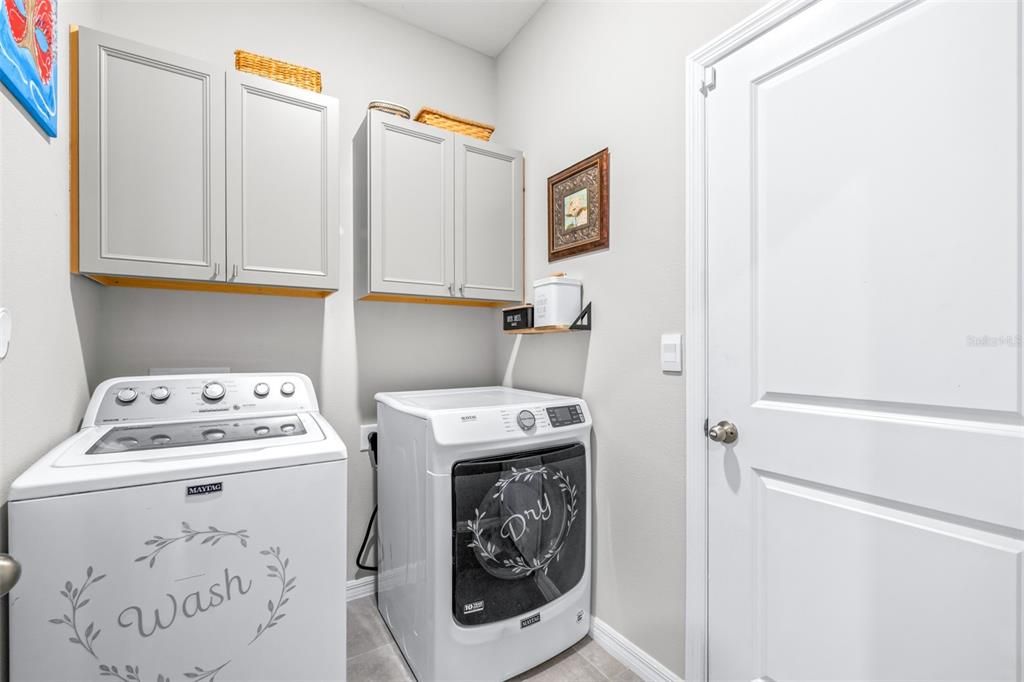 На продажу: $395,000 (4 спален, 2 ванн, 2035 Квадратных фут)