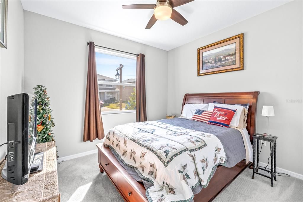 На продажу: $395,000 (4 спален, 2 ванн, 2035 Квадратных фут)